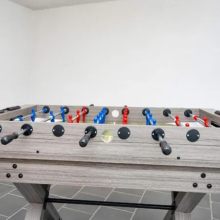 14 Person In Romo-by Traum *