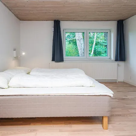 14 Person In Romo-by Traum